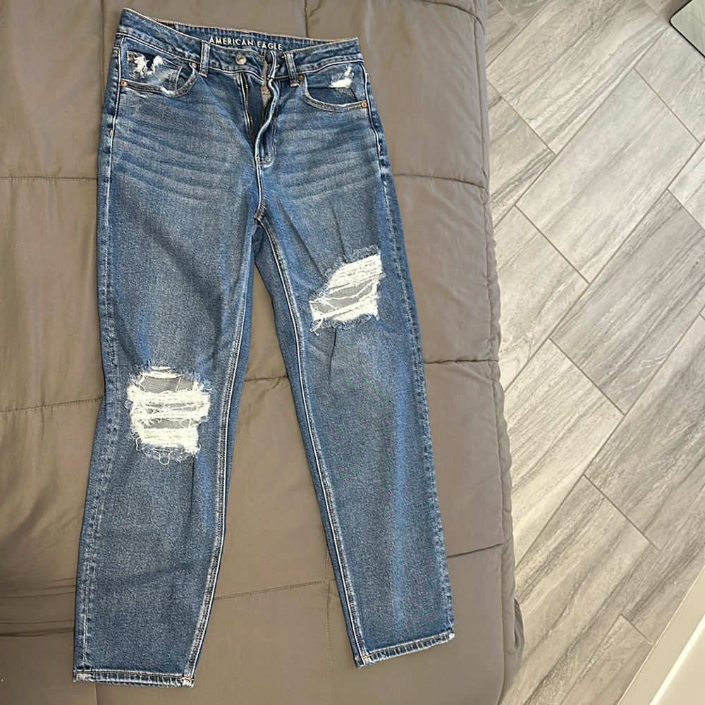 American eagle distressed blue jeans